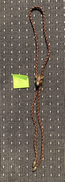 Bolo tie med vildsvin motiv